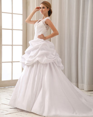 ロマンチックな蕾のキャップ 袖 ハルター ネック ハート型のブラ付きの結婚式ドレス